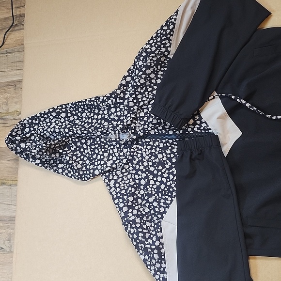 Jessica Simpson Black and White Boxy Long Sleeve Hoodie - Picture 6 of 9